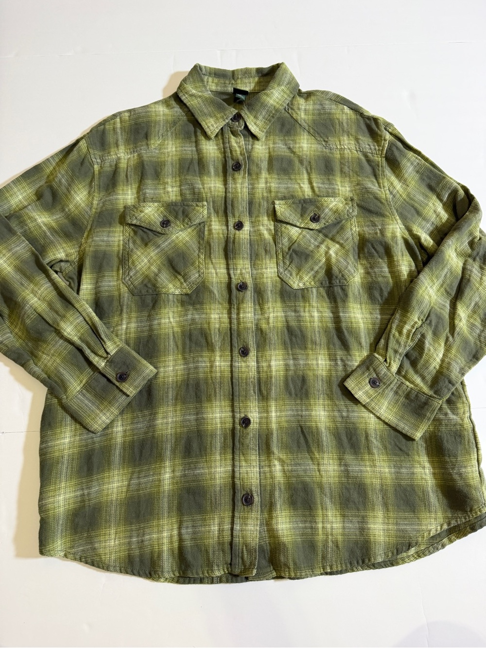 Target Green Plaid Button-Up Shirt  Womens Size Medium